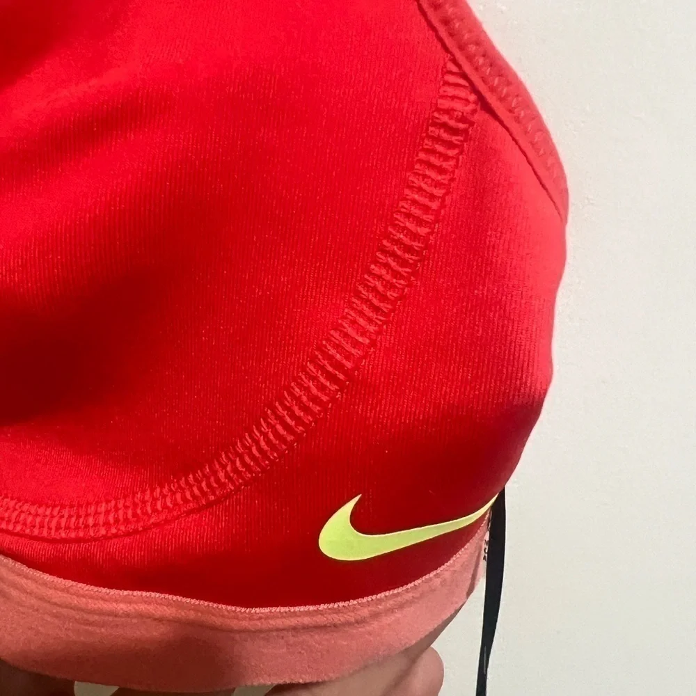 Nwt-Nike medium support sports bra